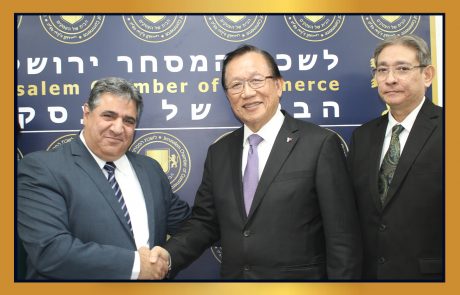 נשיא לשכת המסחר ירושלים דרור אטרי מארח את נשיא לשכות המסחר הפיליפיני גורג' ברסלון רגע לפני חתימתו על הסכם לשיתוף פעולה עם מקביליו הפיליפינים!